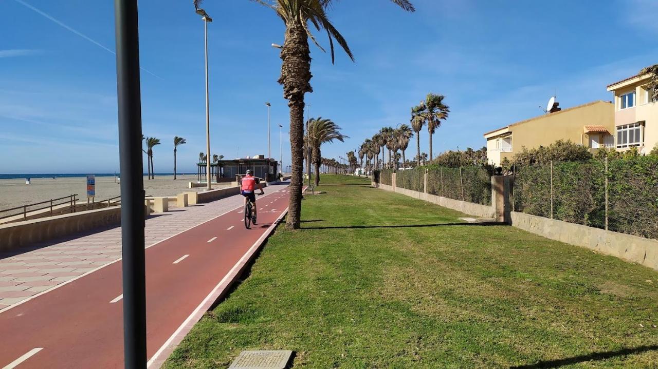 Atractivo Apartamento En La Playa Con Parking Roquetas de Mar Exterior photo