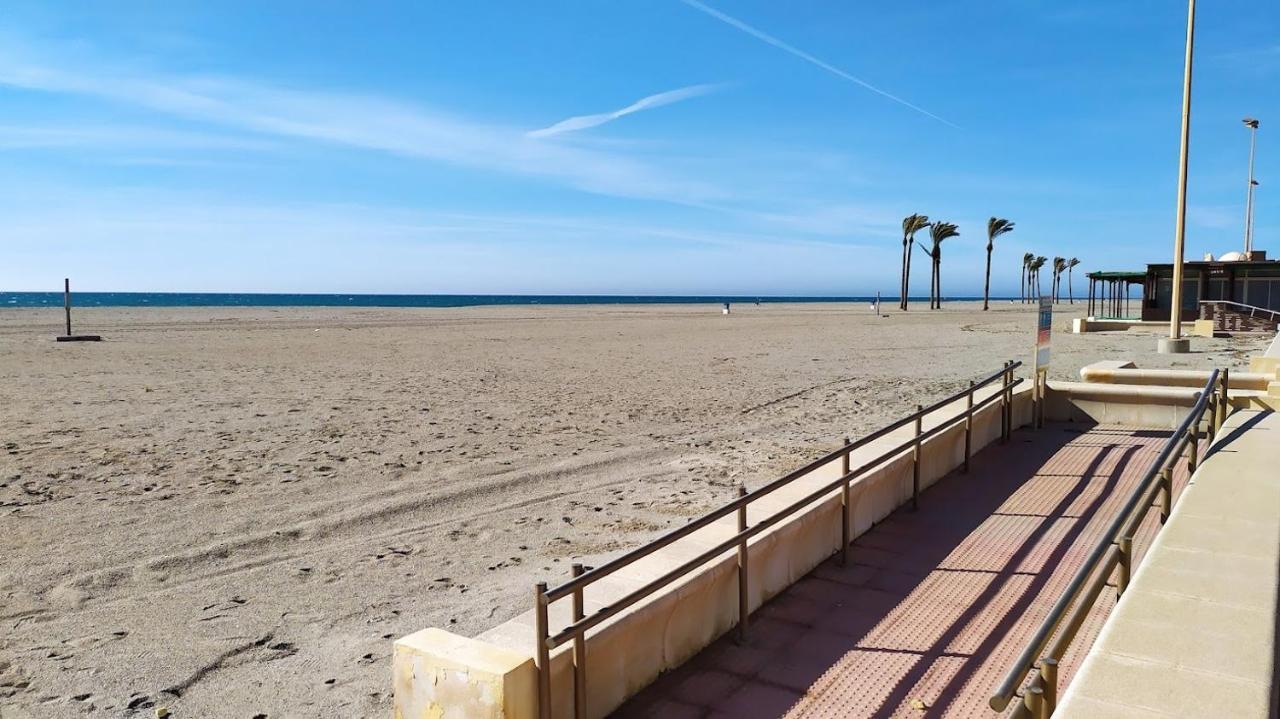 Atractivo Apartamento En La Playa Con Parking Roquetas de Mar Exterior photo